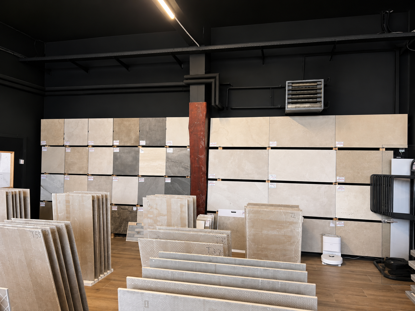 Mur d'exposition des collections